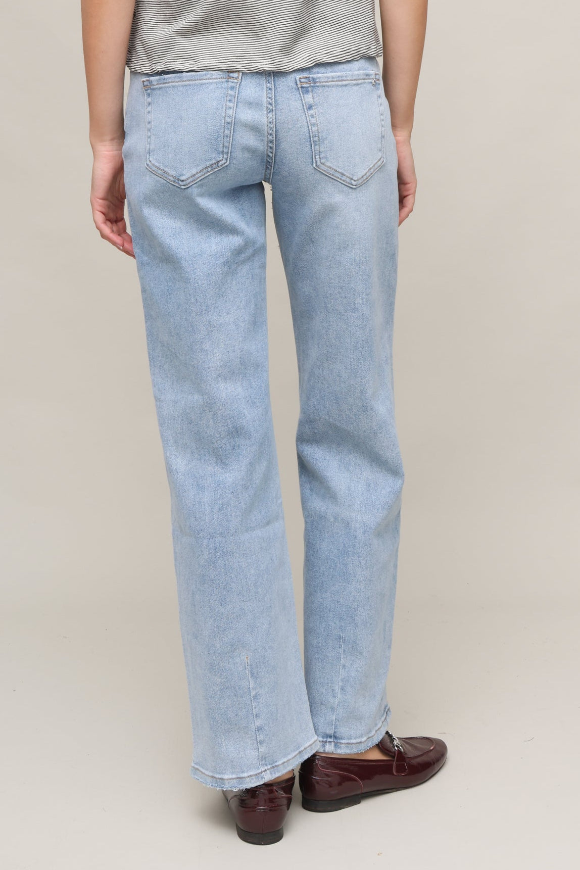 Mid Rise Loose Fit Straight