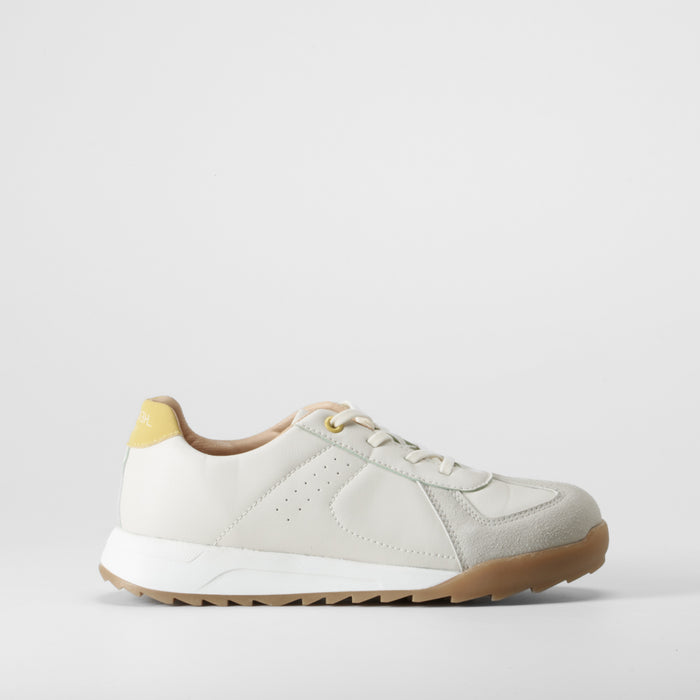 Sneaker cordón beige COMFEET
