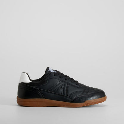 Zapatilla deportiva negra suela café SEVEN FIVE