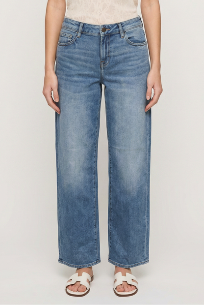 Logan Mid Rise Dad Jean