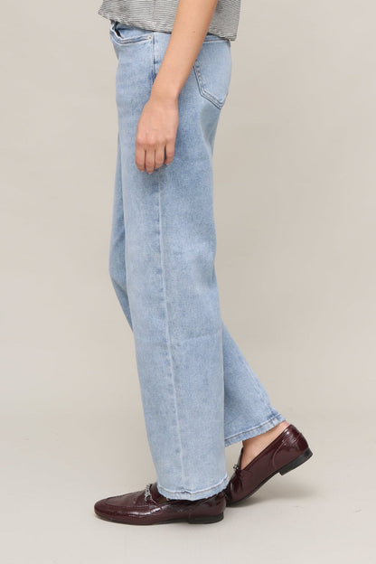 Mid Rise Loose Fit Straight