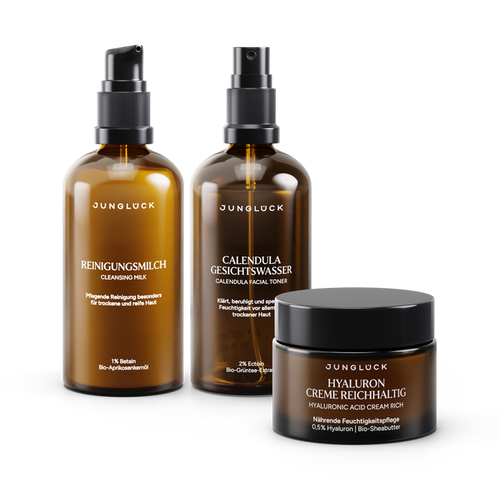 Set für trockene Haut mit REINIGUNGSMILCH, CALENDULA GESICHTSWASSER und HYALURON CREME REICHHALTIG in Braunglasflaschen.