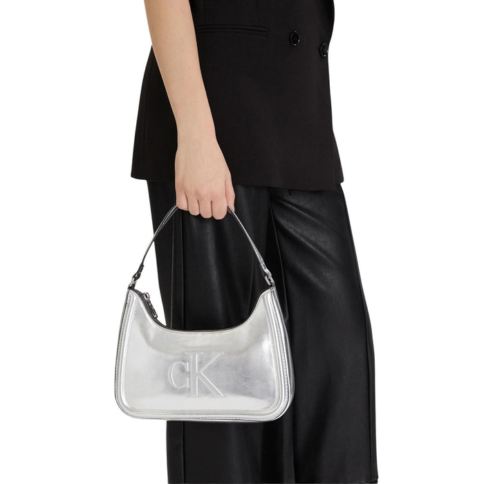 Calvin Klein Tasche BOLD CK METALLIC SHOULDER BAG (silber)