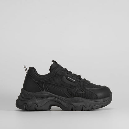 Deportiva plataforma chunky negra NYC