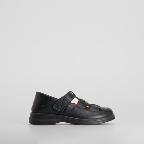 Sandalia plana cerrada piel negra COMFEET