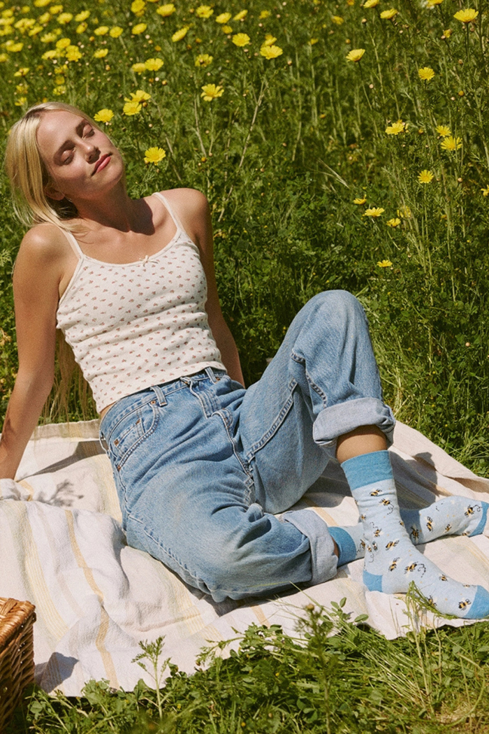 Conscious-Step-Socks-that-Protect-Bees-Blue-Bees